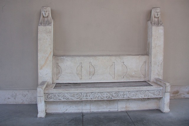 他通过一个 他通过一个