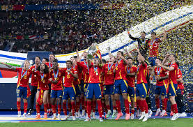 男生在地铁cos哪吒被围观要合影.